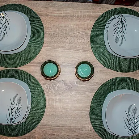 Entero, A Diez Minutos De La Juderia, Cochera Opcional *