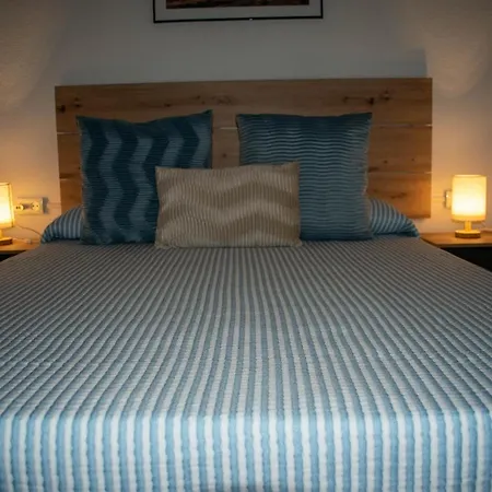 Entero, A Diez Minutos De La Juderia, Cochera Opcional *