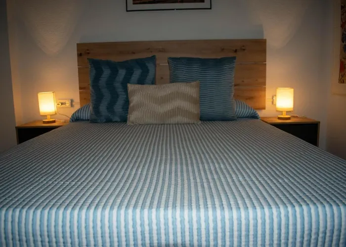 Entero, A Diez Minutos De La Juderia, Cochera Opcional *