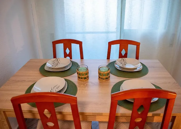 Entero, A Diez Minutos De La Juderia, Cochera Opcional