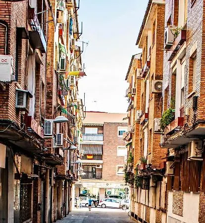 Apartament Entero, A Diez Minutos De La Juderia, Cochera Opcional