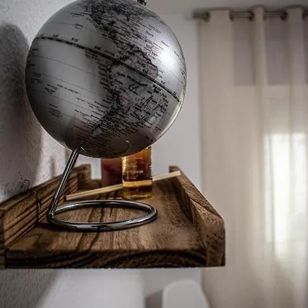 Entero, A Diez Minutos De La Juderia, Cochera Opcional *