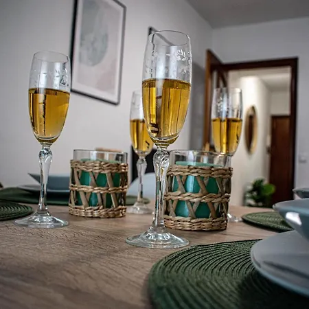 Entero, A Diez Minutos De La Juderia, Cochera Opcional