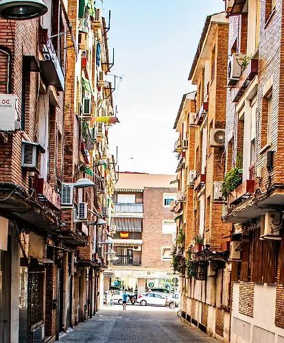 Apartment Entero, A Diez Minutos De La Juderia, Cochera Opcional