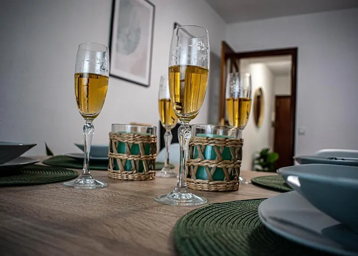 Entero, A Diez Minutos De La Juderia, Cochera Opcional