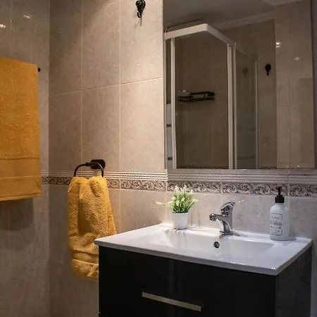 Apartamento Entero, A Diez Minutos De La Juderia, Cochera Opcional *