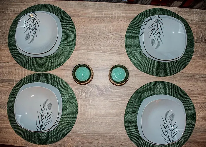 Entero, A Diez Minutos De La Juderia, Cochera Opcional *