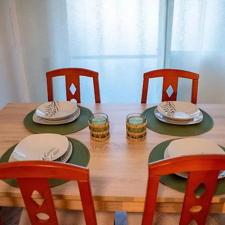 Entero, A Diez Minutos De La Juderia, Cochera Opcional